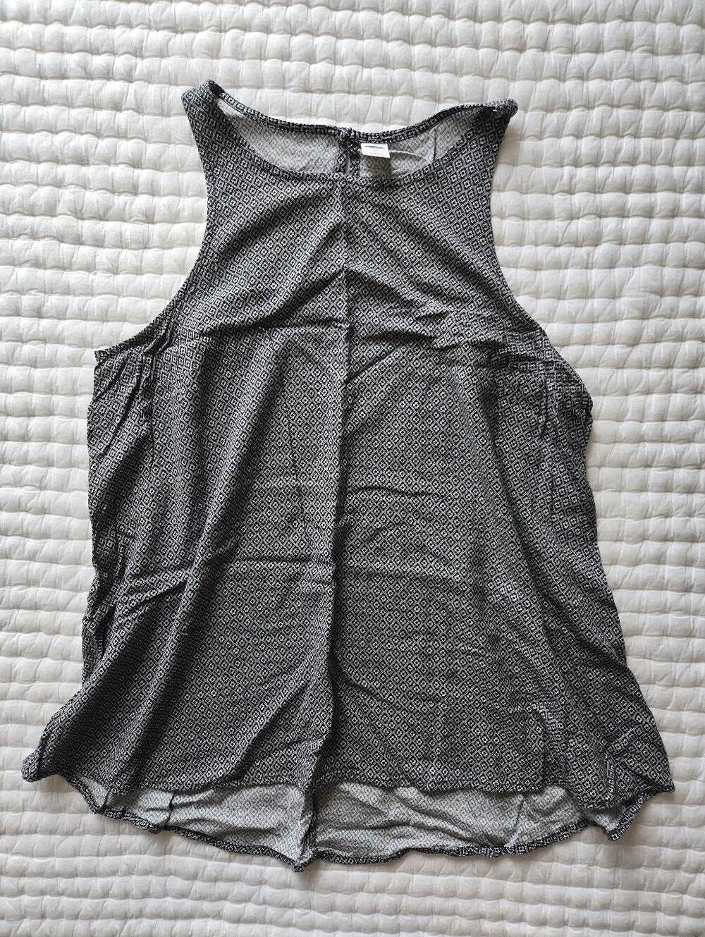 Old Navy Rayon Geometric Print Tank Top in Black and White Size Medium